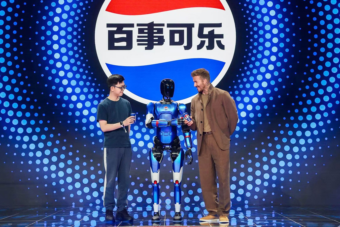 710公海寰宇机器人携手百事中国共创“百事蓝宝” 共燃渴望新章